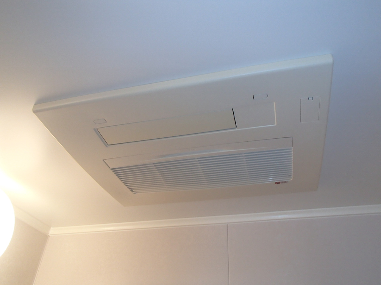 乾燥機付き換気扇内部洗浄／浴室